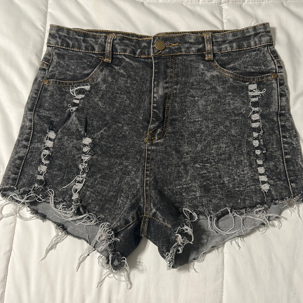 Distressed high waisted high shorts